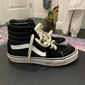 Old school Sk8-HI Black and white vans